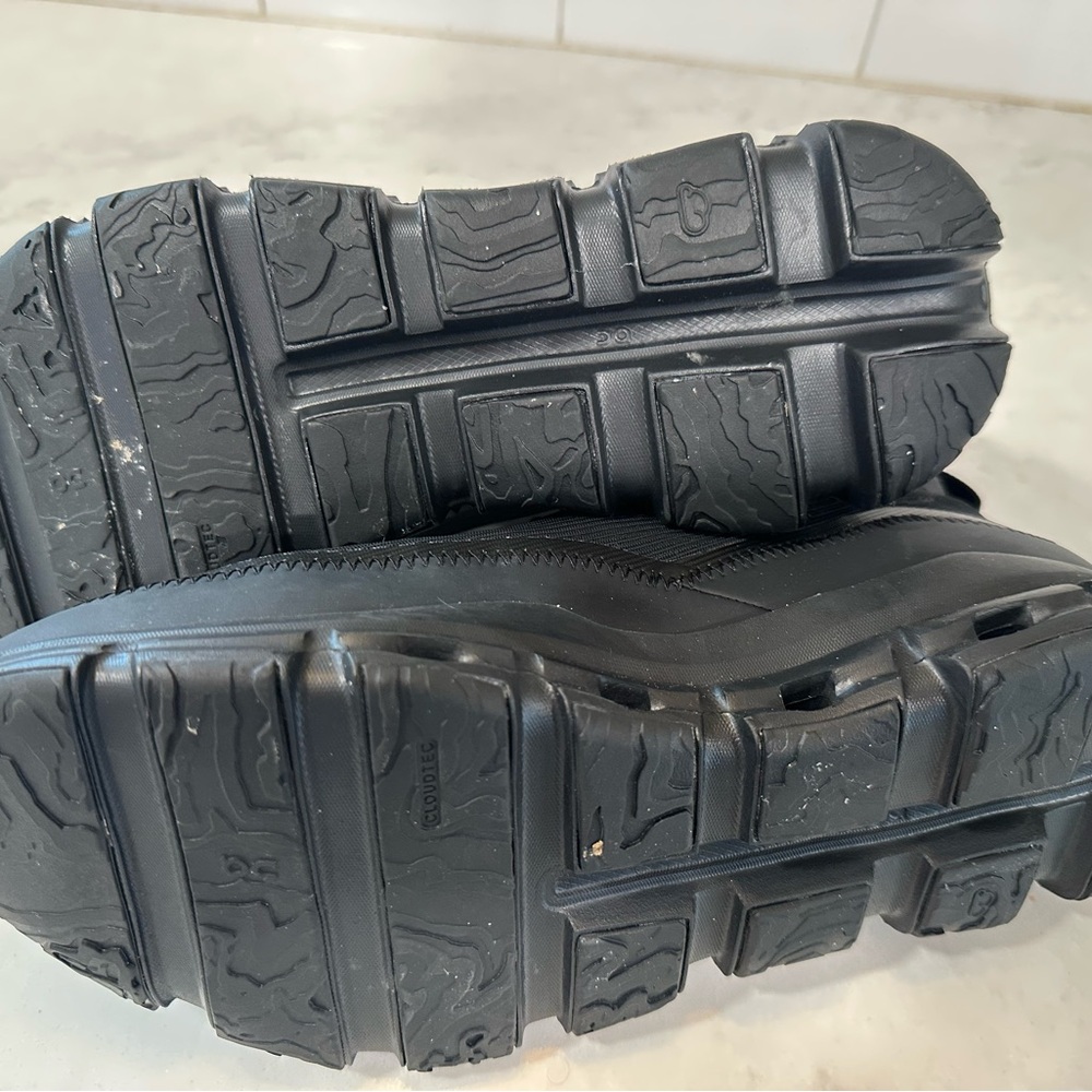 On Cloud Derrickman Suma Women’s Black Athletic Shoes - Picture 8 of 8